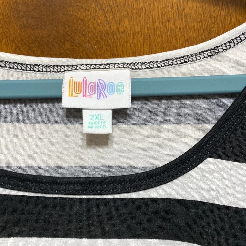 Lularoe Lynne - Picture 2 of 2